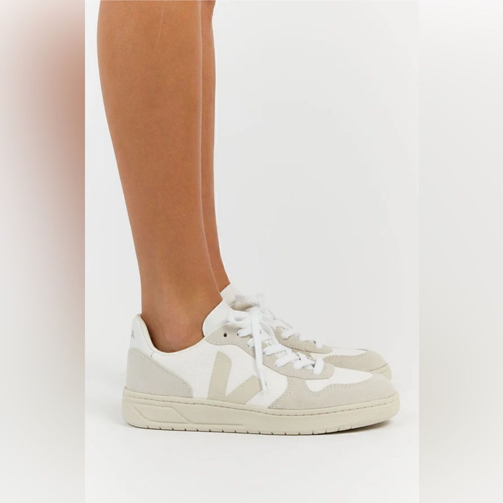 Veja V-10 B-MESH WHITE NATURAL PIERRE 37/6. New